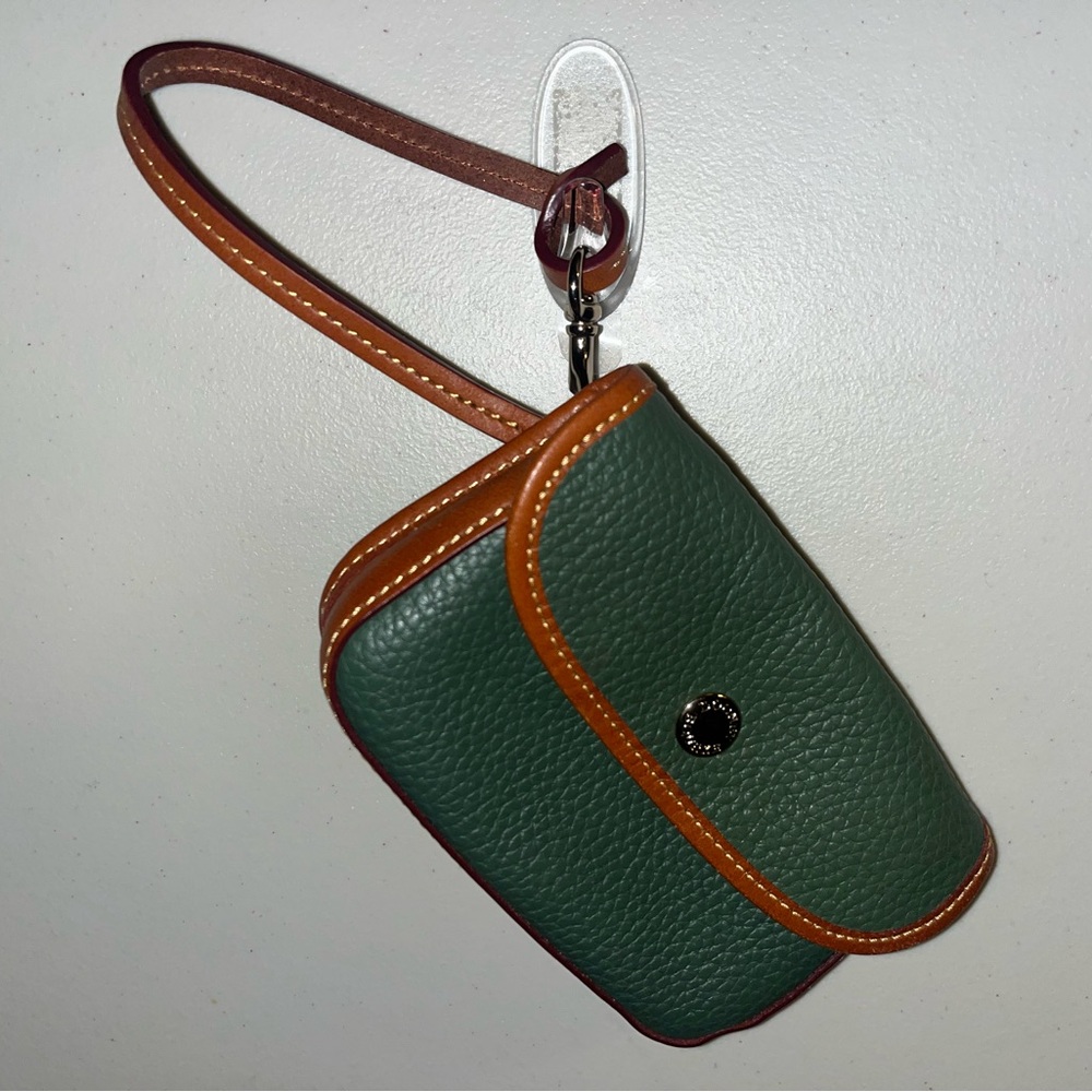 NWOT Dooney & Bourke Small Wrislet Wallet Coin Purse Green Pebbled Leather NEW